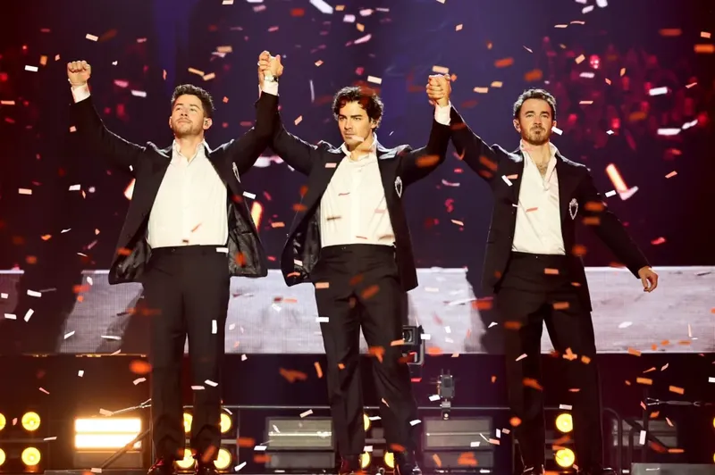 Jonas Brothers estrenan sencillo ‘Listen When Sad durante gira: Aquí cuándo saldrá