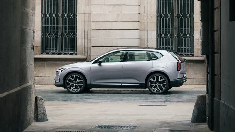 Volvo aspira a 'comerse el mercado' con su nuevo SUV eléctrico: más barato que el EX40 y tan tecnológico como el EX60