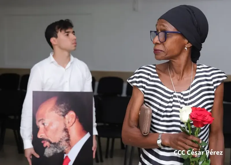 Nicaragua brinda emotivo un hasta luego al ilustre poeta caribeño David McField