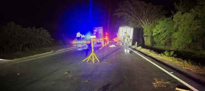 Motociclista muere tras impactar contra una rastra en carretera La Paz Centro-Izapa