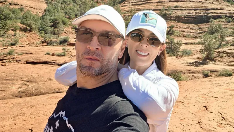 Jacky Bracamontes y Martín Fuentes, de aniversario en Sedona: así celebraron 15 años de amor