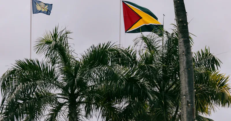 Ferry con más de 100 personas a bordo se hunde frente a Guyana; decenas siguen desaparecidas
