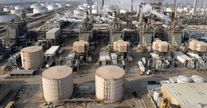 Petróleo se dispara más de 5% y supera los US$105 por temor a una mayor escalada en Medio Oriente