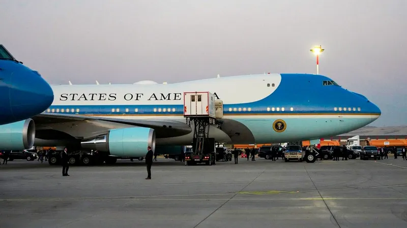 Trump se oculta en contenedor de comida para salir de Turquía por miedo a Irán