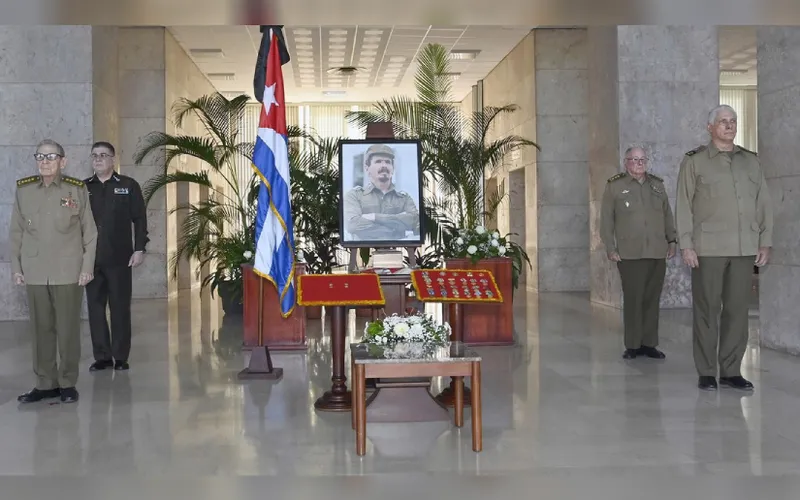 Raúl Castro rinde homenaje al comandante de la Revolución Ramiro Valdés Menéndez