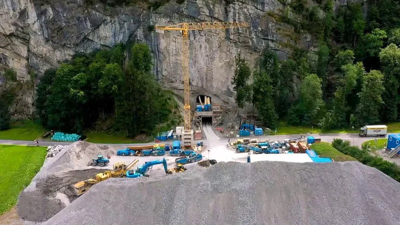El refugio de las grandes fortunas: ¿qué se sabe de un megabúnker bajo los Alpes?