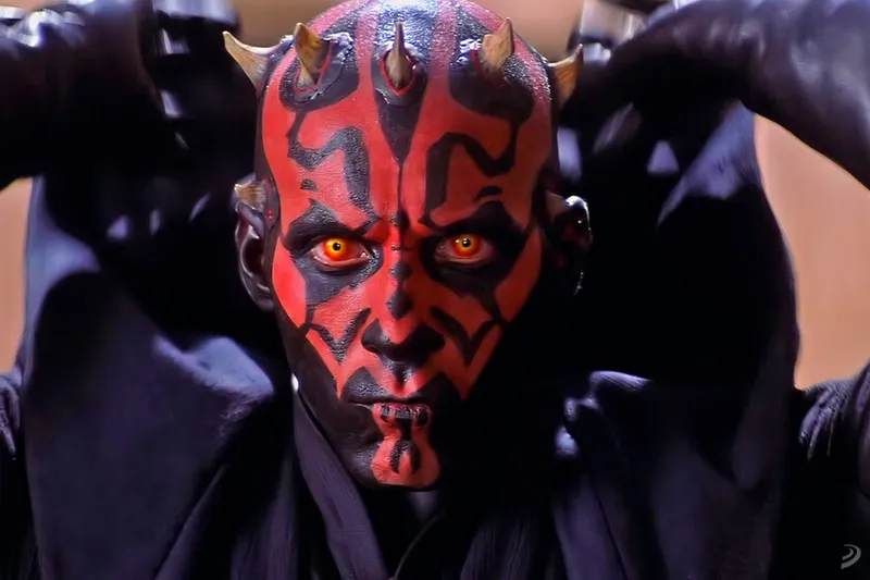"¿Por qué me pagas esta miseria, George?". Dice que no hay rencor, pero la voz de Darth Maul en La Amenaza Fantasma se queda a gusto