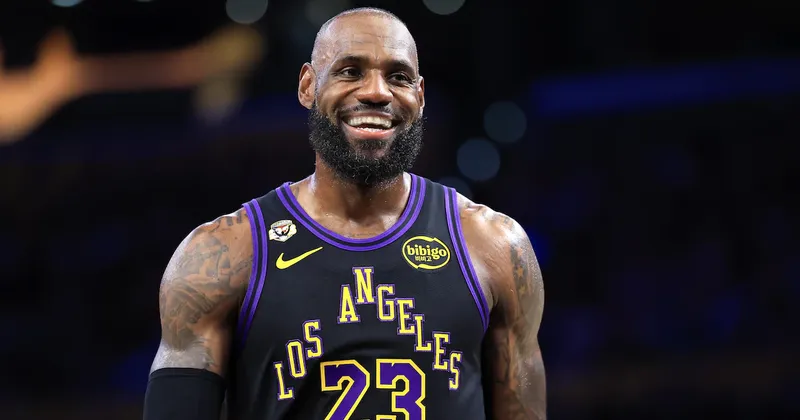 LeBron James obtuvo un préstamo de casi US$300 millones de aseguradoras asesoradas por Guggenheim