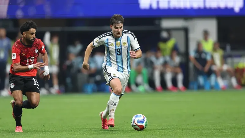 Julián habló en el Mundial a petición del Atlético, según medios argentinos