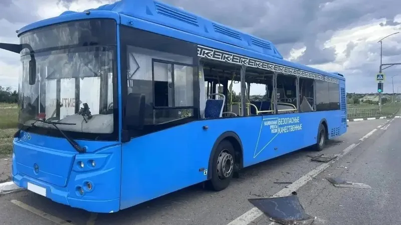 Ucrania ataca un autobús de pasajeros en una carretera en Bélgorod