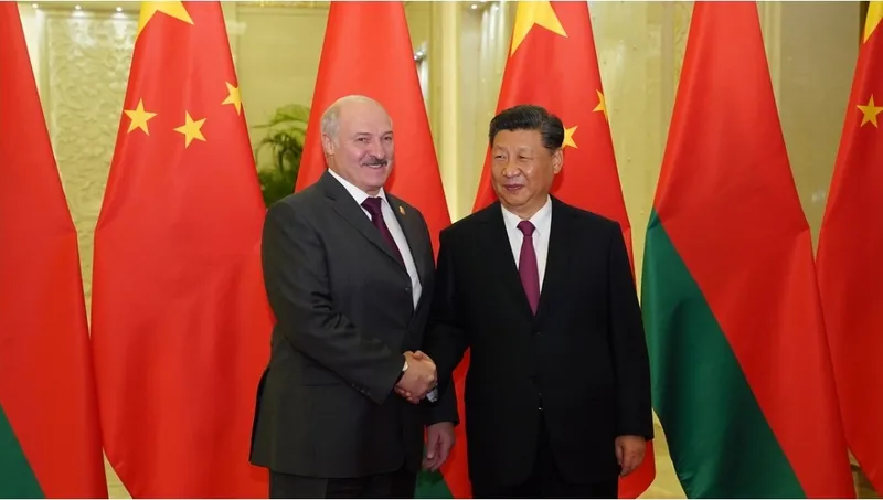 Xi Jinping y Lukashenko se reúnen en Pekín