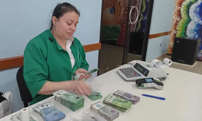60 mil servidores públicos reciben pago adelantado de octubre en Nicaragua