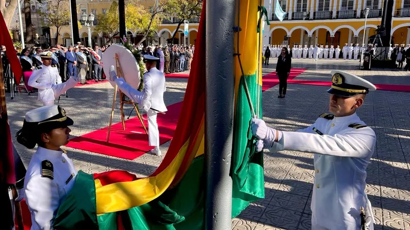 Doble conmemoración del inicio de la independencia de Bolivia deja ver la división nacional