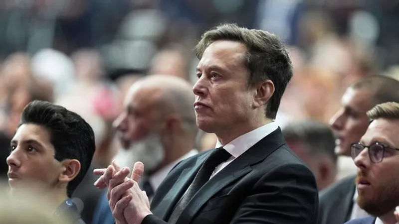 Elon Musk se convierte en el primer billonario del mundo
