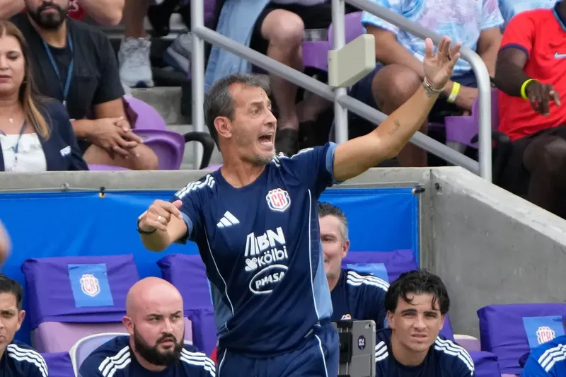 Costa Rica le aplica su segundo despido en un año al argentino ‘Bocha’ Batista
