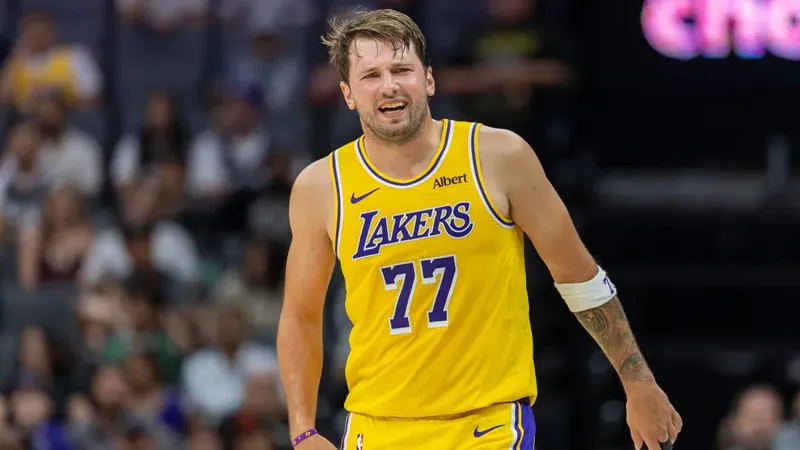 Luka Doncic paga un anuncio millonario en LA Times para convocar a la afición de los Lakers
