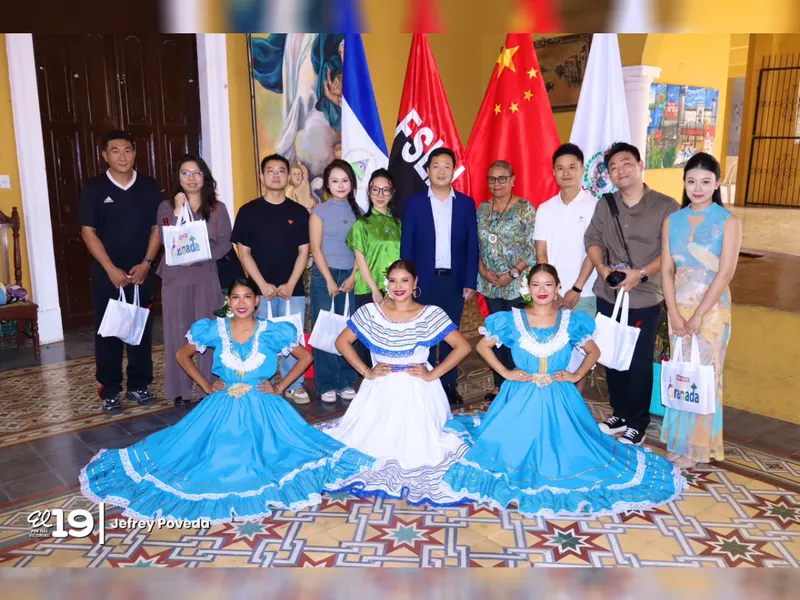 Grupo Artístico de Hunan visita la ciudad de Granada