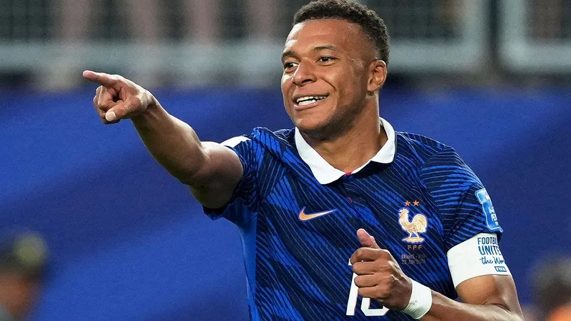 Kylian Mbappé: "no me fijo en lo que hace Lionel Messi"