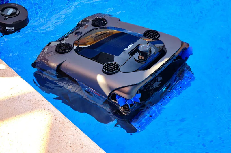 El Mova Rover X10 es el "a qué quieres que te gane" de los robots limpiafondos". Y es mi nuevo mejor amigo para la piscina
