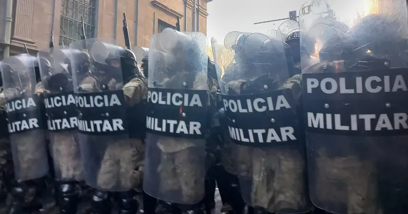 Bolivia intensifica el operativo para desbloquear rutas y crece la tensión política y social