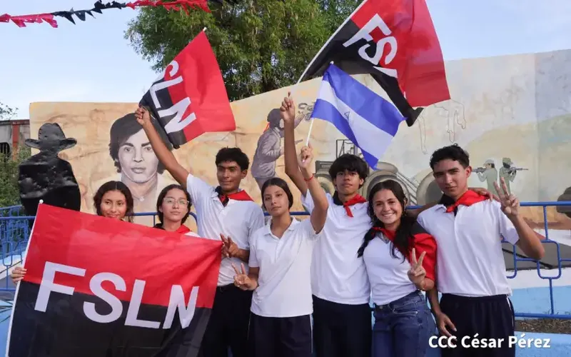 Juventud de Managua rinde honores a los héroes de la Colina 110