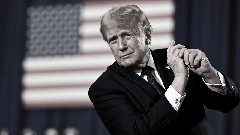 Tucker Carlson acusa a Donald Trump de usar migración para castigar críticas a Israel