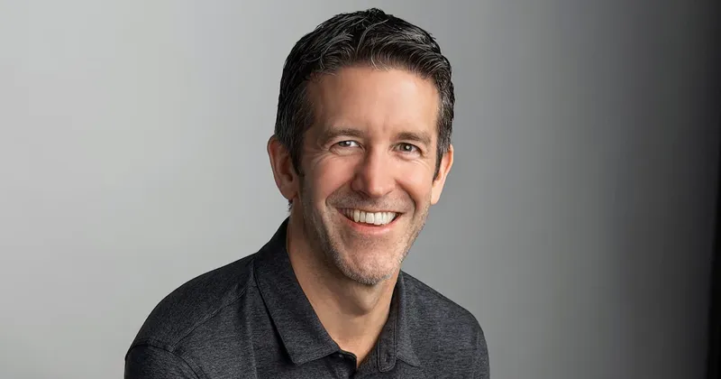 Quién es, dónde vive y cuál es la fortuna de John Ternus, el nuevo CEO de Apple