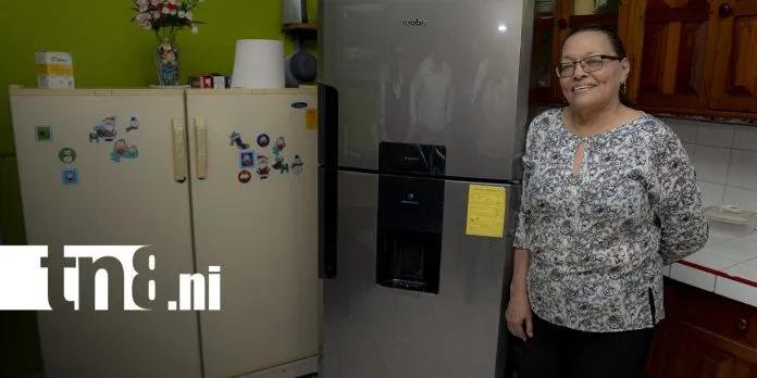 Mabe entrega moderna refrigeradora a ganadora de «Historias que perduran» en Estelí
