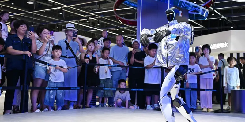 Robots llegan a tiendas de experiencias en China
