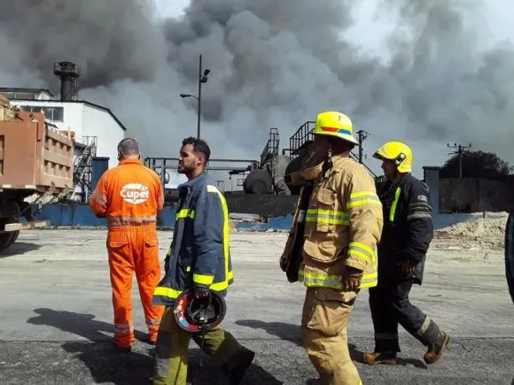 Controlan incendio en un tanque de la Base de Supertanqueros de Matanzas