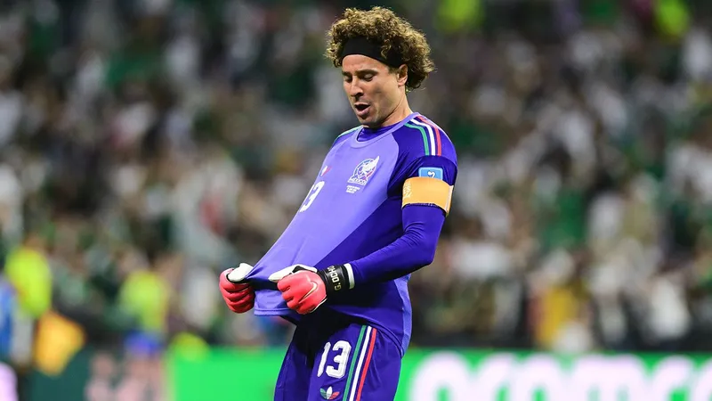 Guardemos con mucho cariño estas imágenes de Guillermo Ochoa