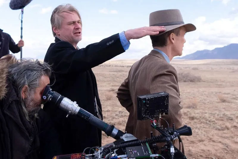 Christopher Nolan cree que el cine está muy lejos de morir y pone como ejemplos a los dos grandes bombazos del verano en taquilla