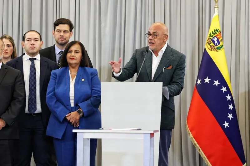 Gobierno y oposición acuerdan iniciar la revisión de inhabilitaciones políticas