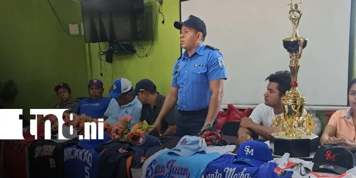 Isla de Ometepe recibe apoyo deportivo con entrega de uniformes