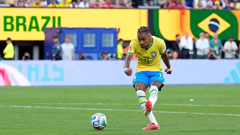 En Brasil afirman que Raphinha hablará con Al-Hilal tras el Mundial