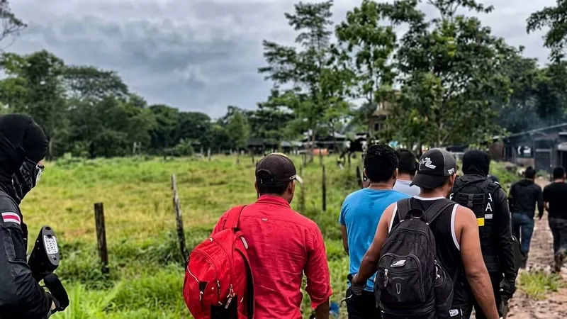Decomisan droga y herramientas de minería en cuartería con 21 nicaragüenses en Costa Rica