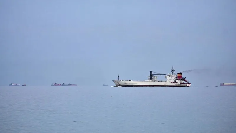Irán cierra el estrecho de Ormuz debido a la "injerencia de potencias extranjeras"