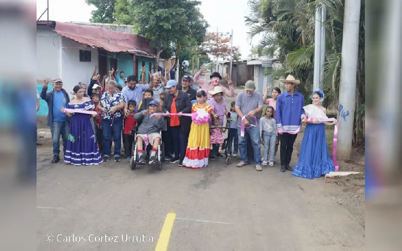 Familias de Villa Reconciliación Sur estrenan nuevas calles asfaltadas