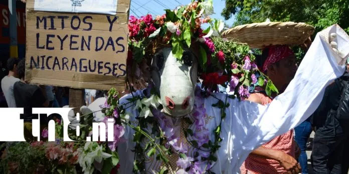 Torovenado de Monimbó recorre las calles de Masaya con sátira, color y tradición