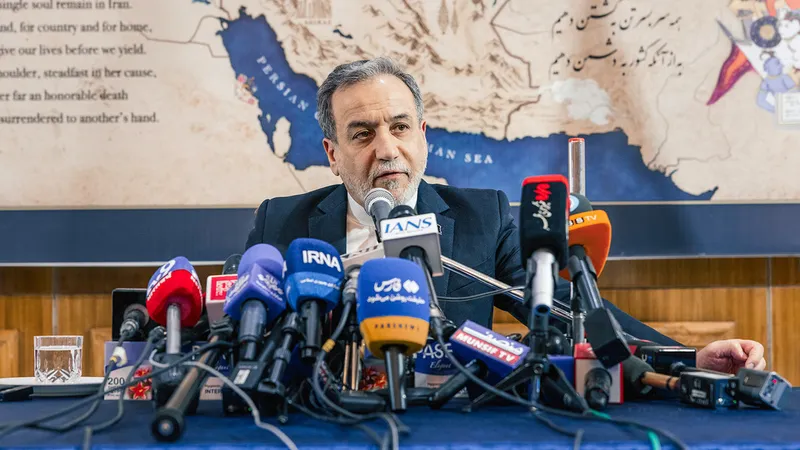 Canciller iraní: El viernes podría firmarse el memorando entre Irán y EEUU