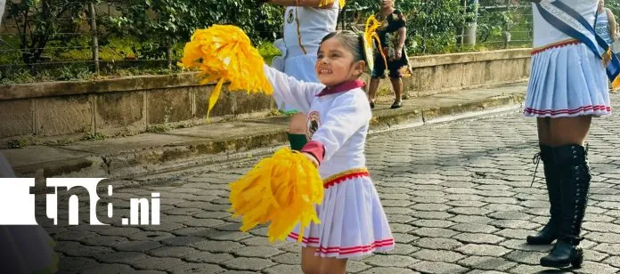 Colegio Experimental México da inicio a las fiestas patrias con segundo desfile escolar