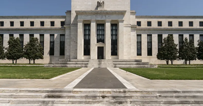 El dólar sube a su nivel más alto desde noviembre ante apuestas de alzas de tasas de la Fed