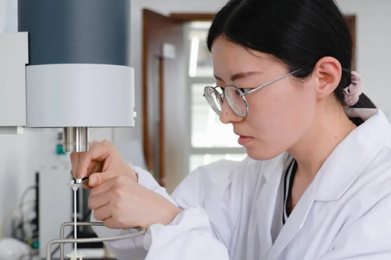 China ya fabrica en masa el material con el que soñaban la NASA y las empresas de tecnología. Ha sido el resultado de prohibirles usar el de EEUU y Japón