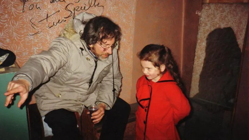 “Me generó un enorme enfado”: Spielberg rodó y estrenó sus dos mejores películas al mismo tiempo, pero no guarda el mejor recuerdo de ello