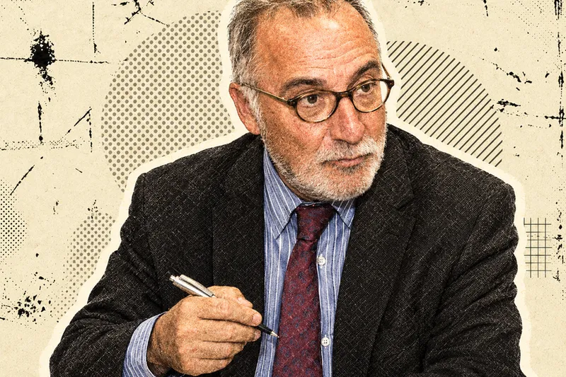 Pere Navarro, director de la DGT: "Hay gente que dice que no se gasta 40 euros en la baliza V-16 por ser una iniciativa de Sánchez"