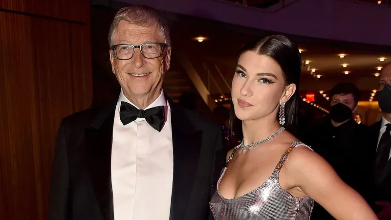 Revelan los mensajes privados de la hija de Bill Gates en medio de un escándalo millonario