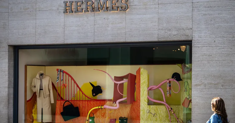 La crisis del lujo golpea a Hermès y hunde la valoración de LVMH a mínimos de una década