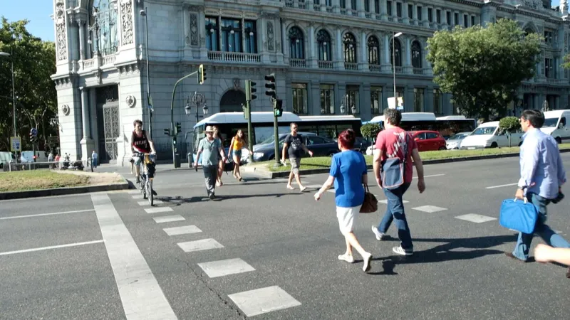 La Unión Europea añade más sistemas obligatorios de asistencia a la conducción en los coches nuevos, destinados a prevenir distracciones y atropellos