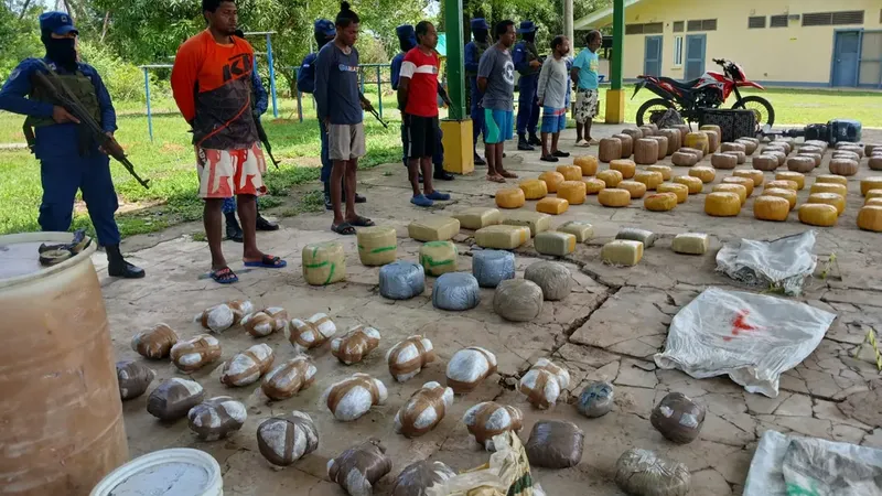 Golpe al narcotráfico: Fuerza Naval retiene embarcación con droga en Laguna de Perlas