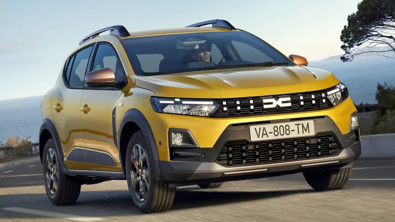 Gasta sólo 4,2 L/100km y parte desde 19.890€: el ‘rey de las ventas’ en España estrena motor híbrido de 155 CV